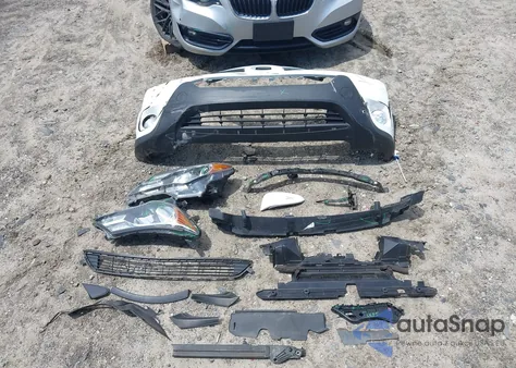 2015 Toyota Rav4 Xle z USA, uszkodzony, nr VIN JTMWFREV9FJ032725